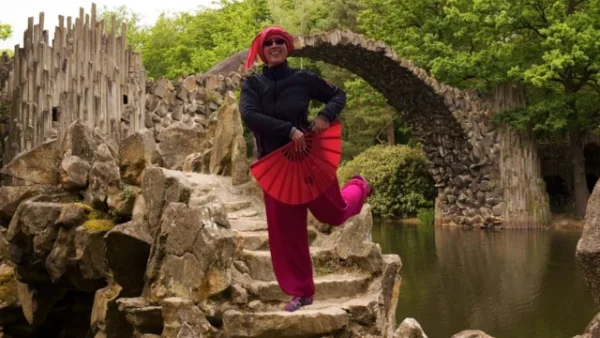 Kerstin Ackermann mit Fächer-TaiJi, Lass Dein Qi fließen, TaiJiQuan, TaiQi