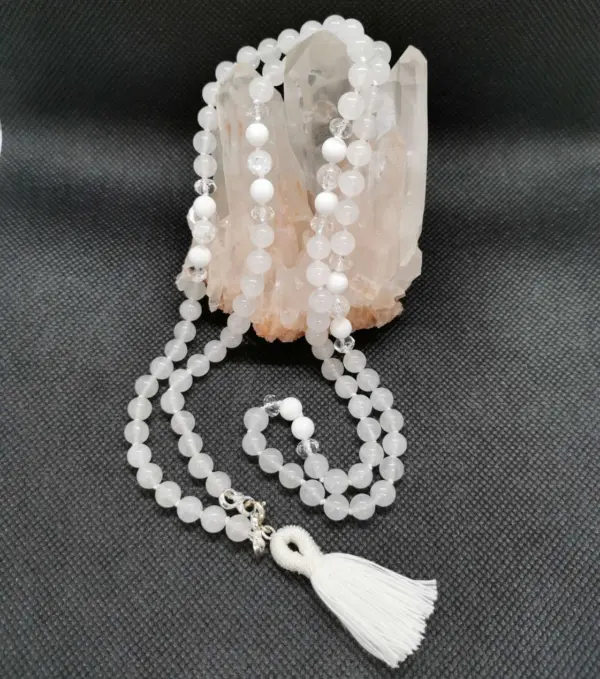 Edelsteinkette aus weißer Jade und Bergkristall, Drachenkette